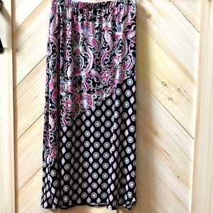 Chico’s Maxi Skirt Sz 3 (14) pink-white paisley print on black background.